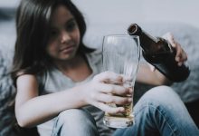 Фото - Нарколог Сиволап объяснил, как родителям общаться с пьющим подростком