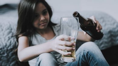 Фото - Нарколог Сиволап объяснил, как родителям общаться с пьющим подростком