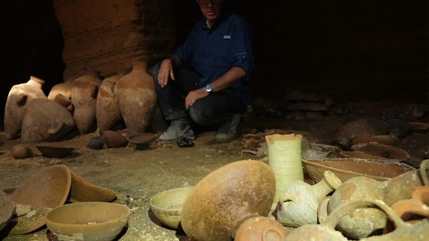 Фото - В Израиле нашли погребальную пещеру с древними артефактами
