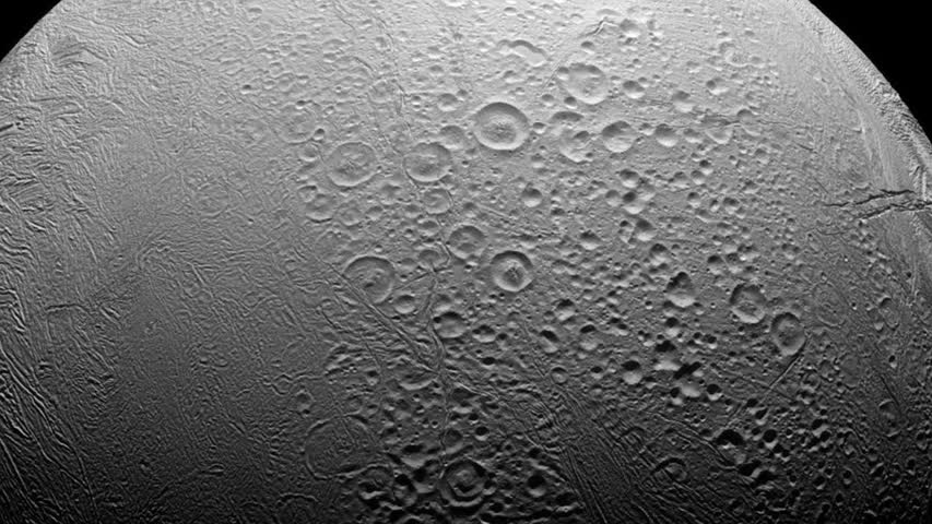 Фото - Ученые заявили о новых доказательствах возможной жизни на спутнике Сатурна