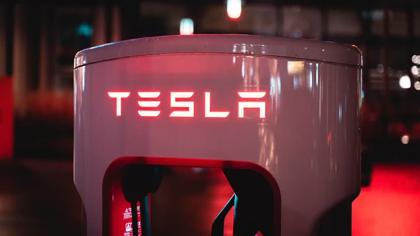 Фото - Выпуск полностью беспилотного автомобиля от Tesla сорвали