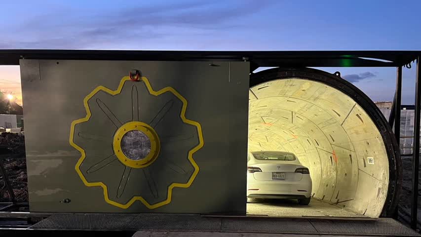 Фото - Компания Илона Маска начала испытания скоростной транспортной системы Hyperloop