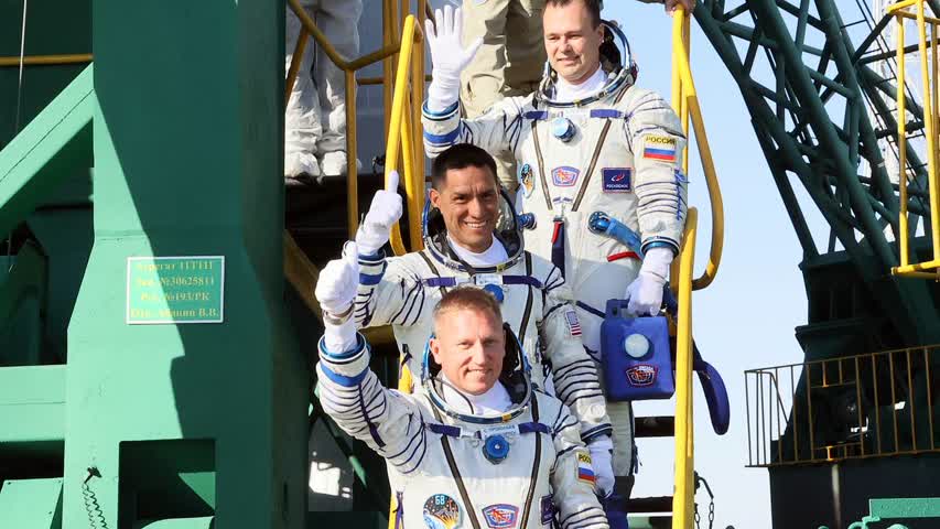 Фото - В России пообещали разобраться с неполадками скафандра для космонавта